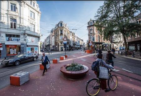 A quiet pedestrian street in central Ghent — the kind of space that emerged once through-traffic was rerouted around the historic centre