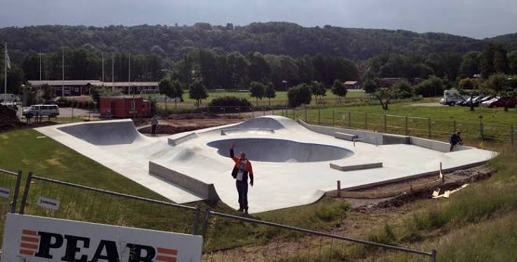 Young people at a Swedish skatepark